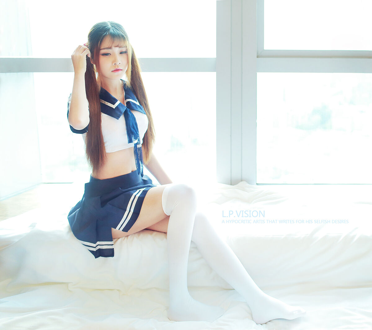 极品尤物乔乔颜值女神下海！黑框眼镜麻花辫！全裸身材超棒，掰开粉穴，自摸揉搓流白浆